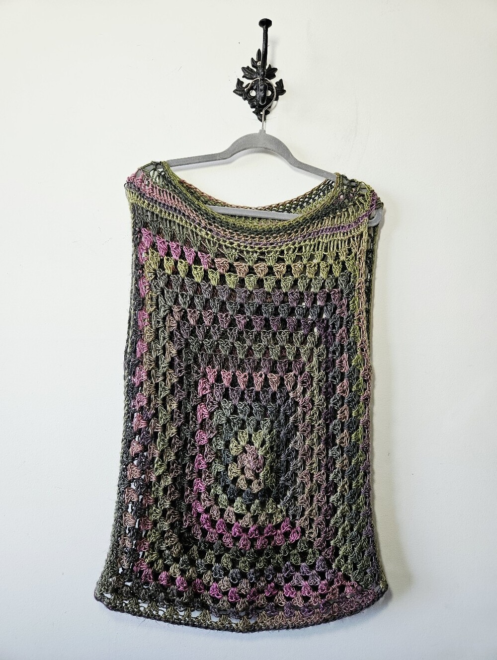 Crochet Boho Granny Square Sleeveless Pullover Vest Size M/L Knit Poncho EUC - Picture 2 of 3